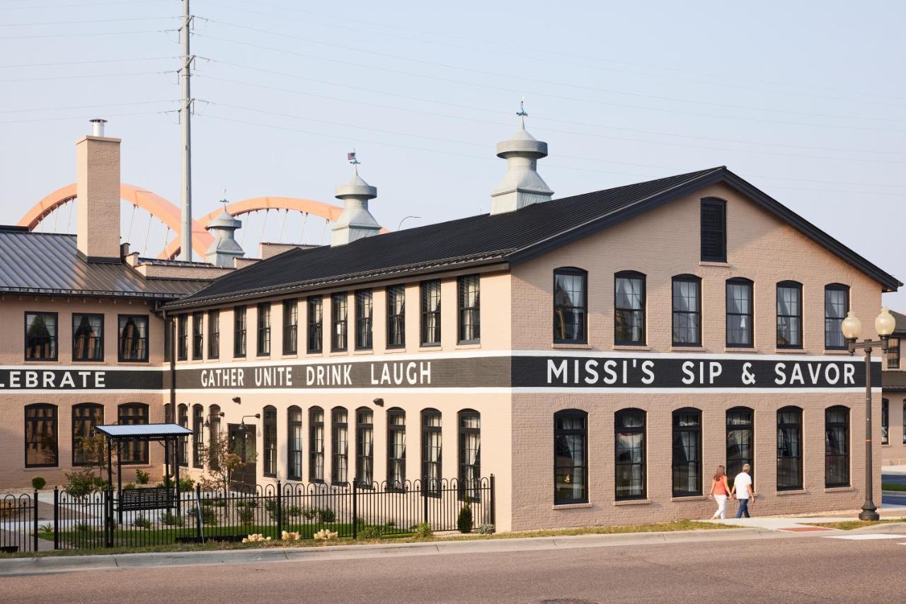 The Confluence Hotel Hastings Esterno foto