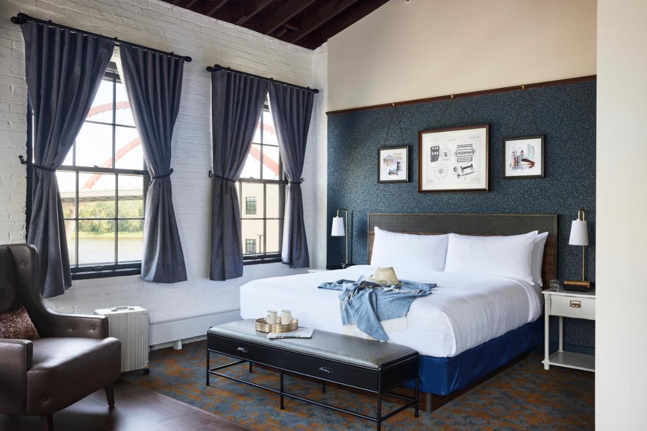 The Confluence Hotel Hastings Esterno foto