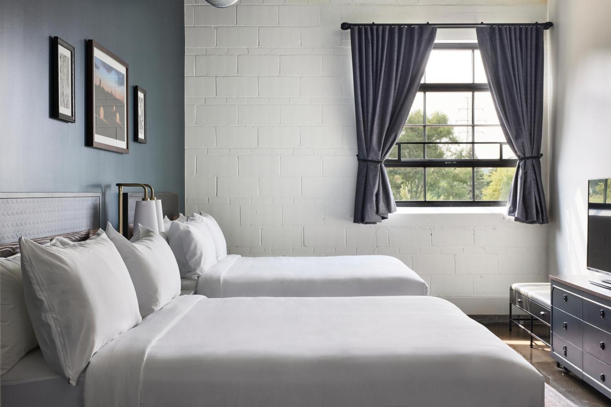 The Confluence Hotel Hastings Esterno foto